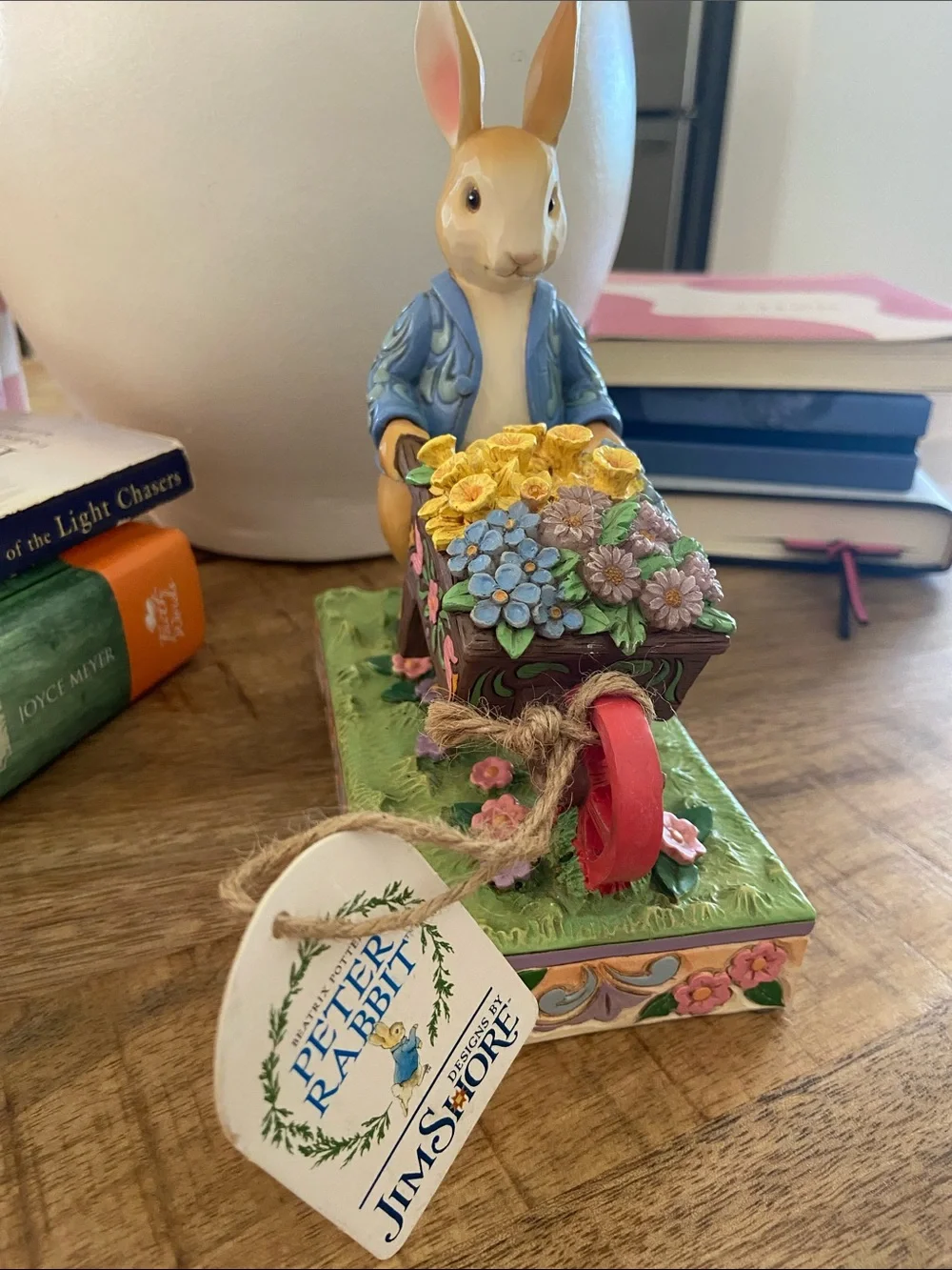 Jim Shore 6014048 Peter Rabbit with Flowers